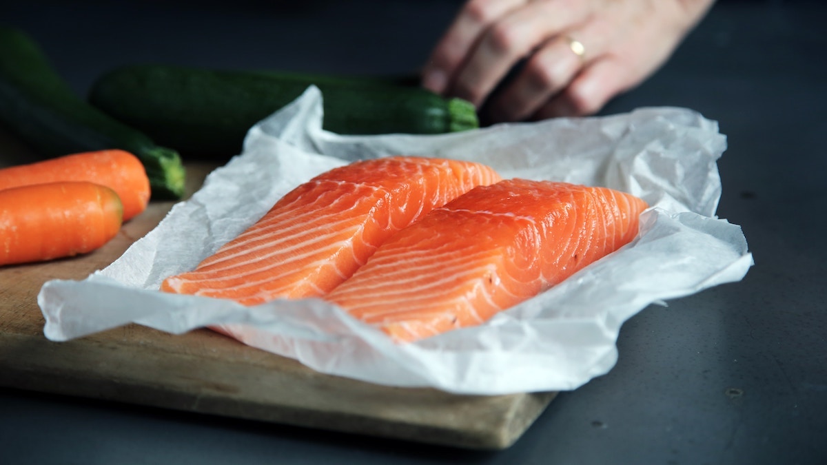 salmon alimentos ricos en proteinas 